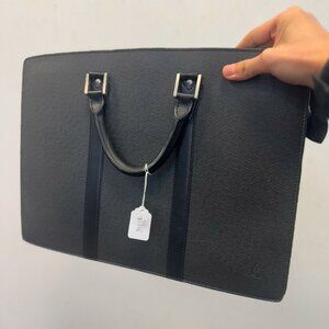 81336 Lv Black Taiga Porte Briefcase